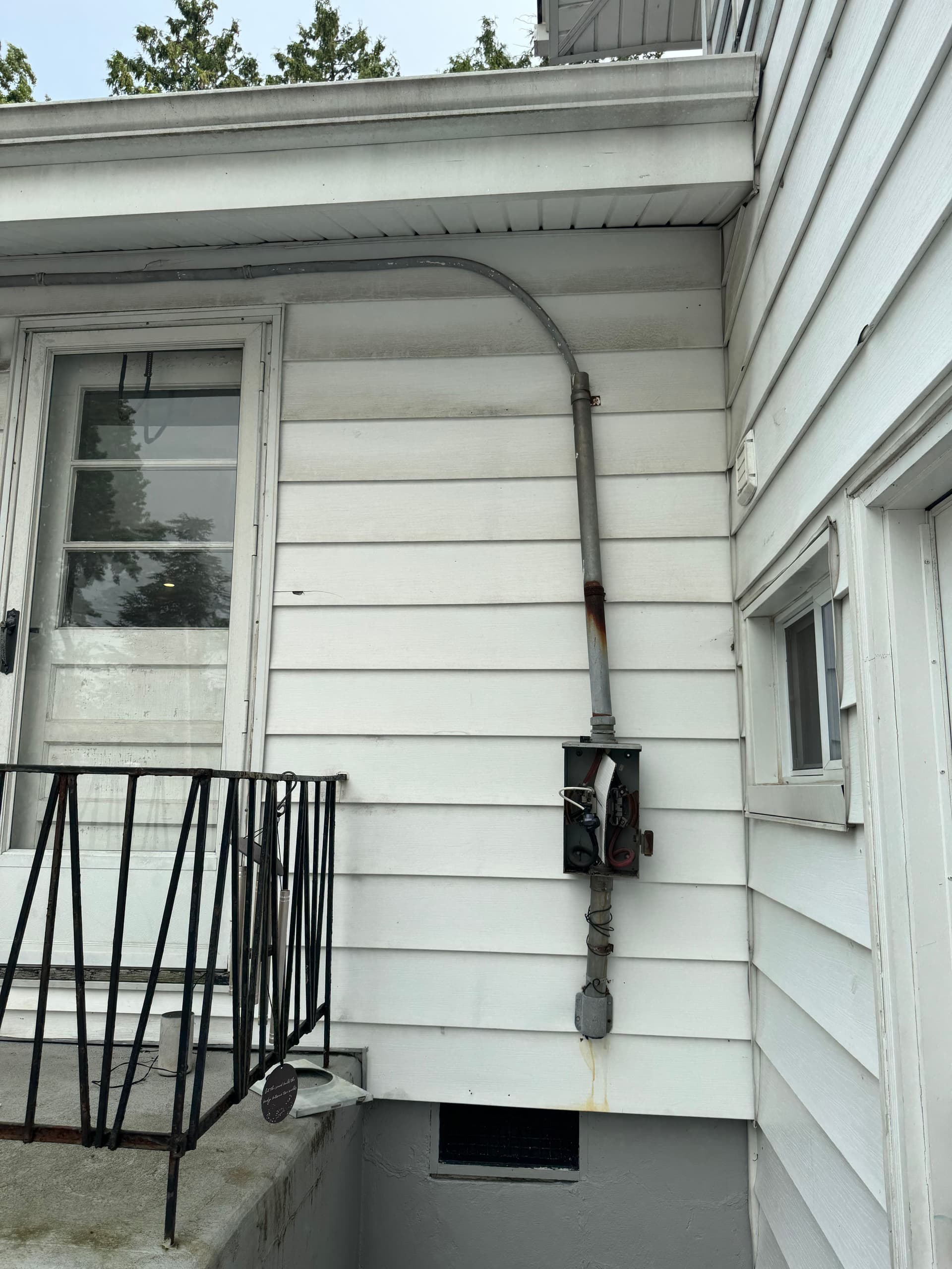 AC Dead in Summer Heat - Meter Socket Repair in Valley Stream image